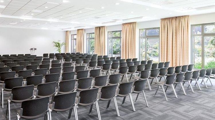 NH Collection Nuernberg City Meeting