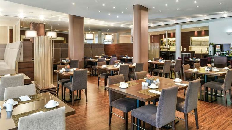 <b>NH Munchen Airport Restaurant</b>. Images powered by <a href="https://iceportal.shijigroup.com/" title="IcePortal" target="_blank">IcePortal</a>.