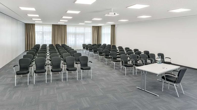 <b>NH Munchen Airport Meeting</b>. Images powered by <a href="https://iceportal.shijigroup.com/" title="IcePortal" target="_blank">IcePortal</a>.