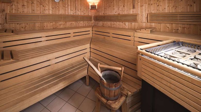 <b>NH Munchen Airport Spa</b>. Images powered by <a href="https://iceportal.shijigroup.com/" title="IcePortal" target="_blank">IcePortal</a>.