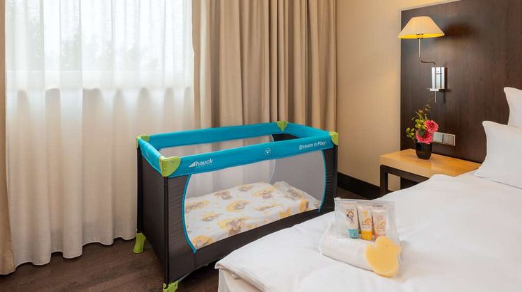 NH Stuttgart Airport Room