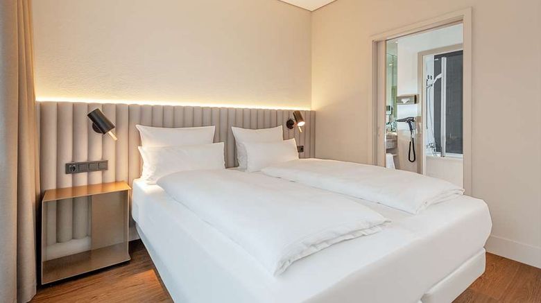 <b>NH Muenchen Unterhaching Suite</b>. Images powered by <a href="https://iceportal.shijigroup.com/" title="IcePortal" target="_blank">IcePortal</a>.