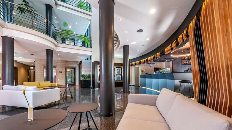 <b>NH Muenchen Unterhaching Lobby</b>. Images powered by <a href="https://iceportal.shijigroup.com/" title="IcePortal" target="_blank">IcePortal</a>.