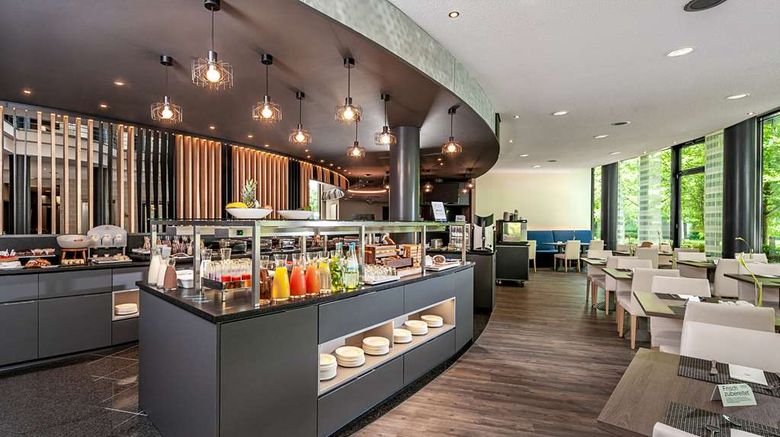 <b>NH Muenchen Unterhaching Restaurant</b>. Images powered by <a href="https://iceportal.shijigroup.com/" title="IcePortal" target="_blank">IcePortal</a>.