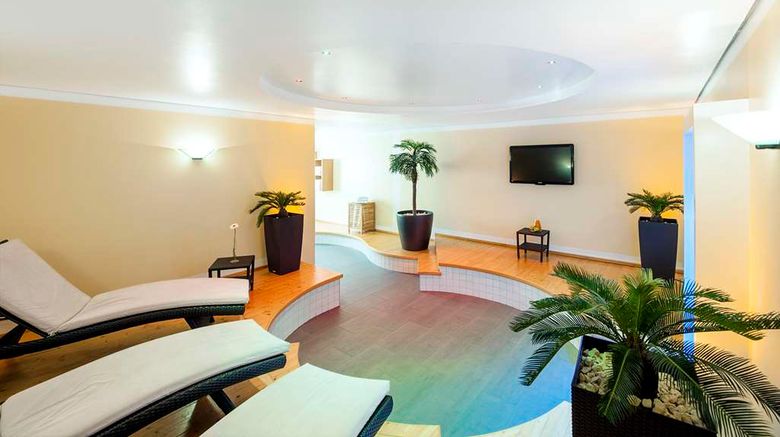 <b>NH Muenchen Unterhaching Spa</b>. Images powered by <a href="https://iceportal.shijigroup.com/" title="IcePortal" target="_blank">IcePortal</a>.