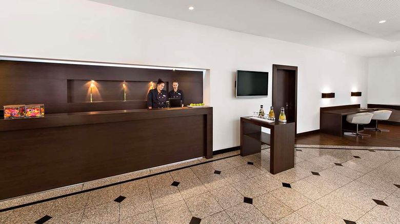 <b>NH Mannheim Viernheim Lobby</b>. Images powered by <a href="https://iceportal.shijigroup.com/" title="IcePortal" target="_blank">IcePortal</a>.
