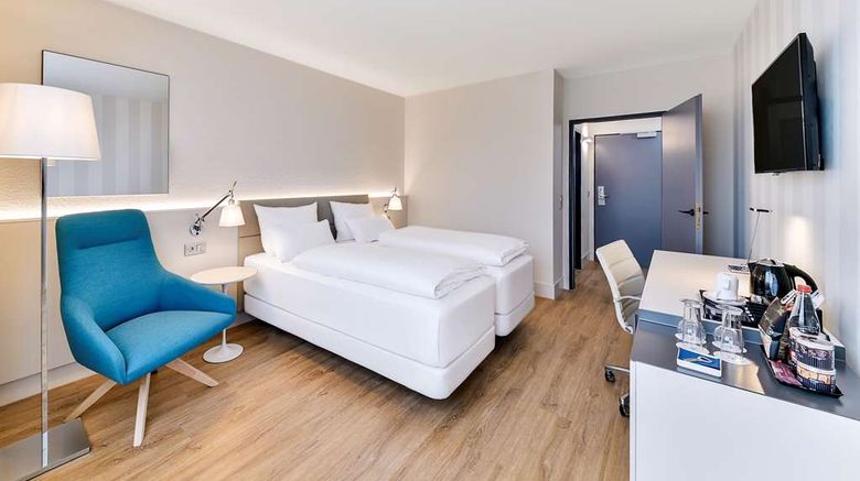 <b>NH Weinheim Room</b>. Images powered by <a href="https://iceportal.shijigroup.com/" title="IcePortal" target="_blank">IcePortal</a>.