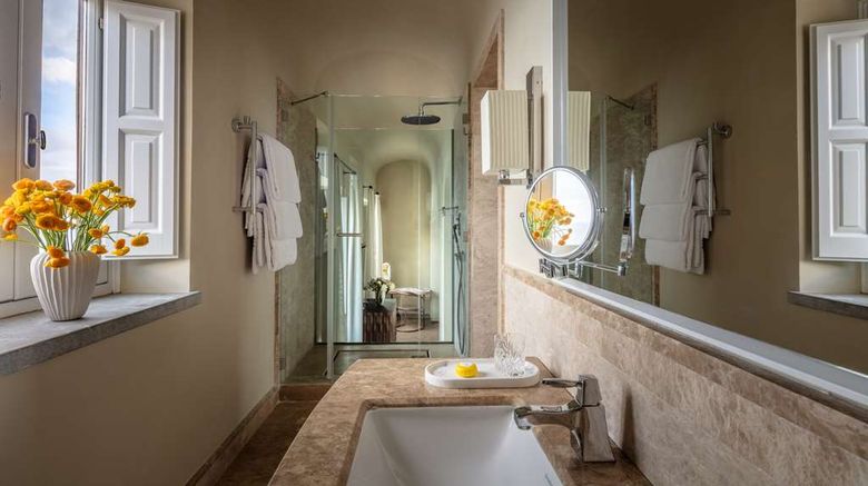 <b>Anantara Convento di Amalfi Grand Hotel Room</b>. Images powered by <a href="https://iceportal.shijigroup.com/" title="IcePortal" target="_blank">IcePortal</a>.