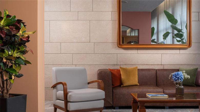 <b>NH Ancona Lobby</b>. Images powered by <a href="https://iceportal.shijigroup.com/" title="IcePortal" target="_blank">IcePortal</a>.