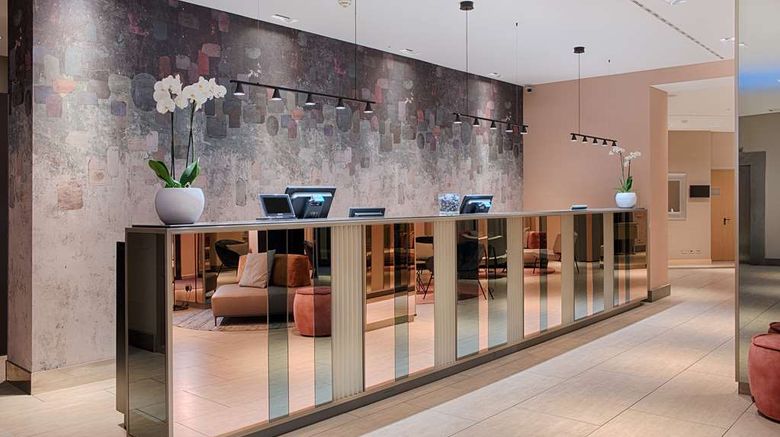 <b>NH Bologna De La Gare Lobby</b>. Images powered by <a href="https://iceportal.shijigroup.com/" title="IcePortal" target="_blank">IcePortal</a>.