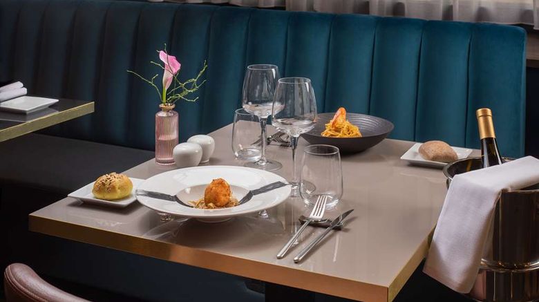 <b>NH Firenze Restaurant</b>. Images powered by <a href="https://iceportal.shijigroup.com/" title="IcePortal" target="_blank">IcePortal</a>.