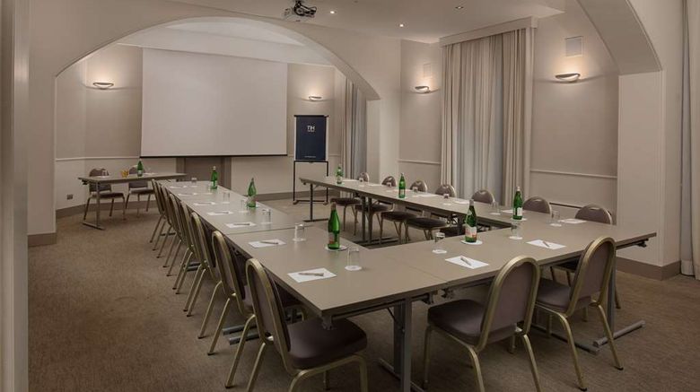 <b>NH Genova Centro Meeting</b>. Images powered by <a href="https://iceportal.shijigroup.com/" title="IcePortal" target="_blank">IcePortal</a>.