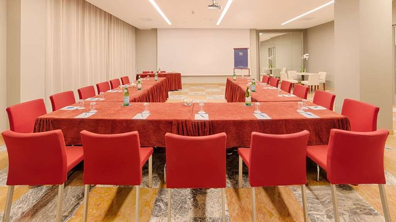 <b>NH La Spezia Meeting</b>. Images powered by <a href="https://iceportal.shijigroup.com/" title="IcePortal" target="_blank">IcePortal</a>.