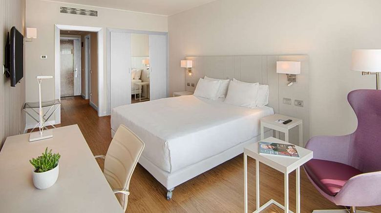 <b>NH Lecco Pontevecchio Room</b>. Images powered by <a href="https://iceportal.shijigroup.com/" title="IcePortal" target="_blank">IcePortal</a>.