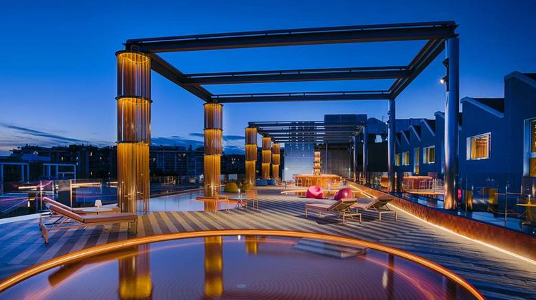 <b>nhow Milano Pool</b>. Images powered by <a href="https://iceportal.shijigroup.com/" title="IcePortal" target="_blank">IcePortal</a>.