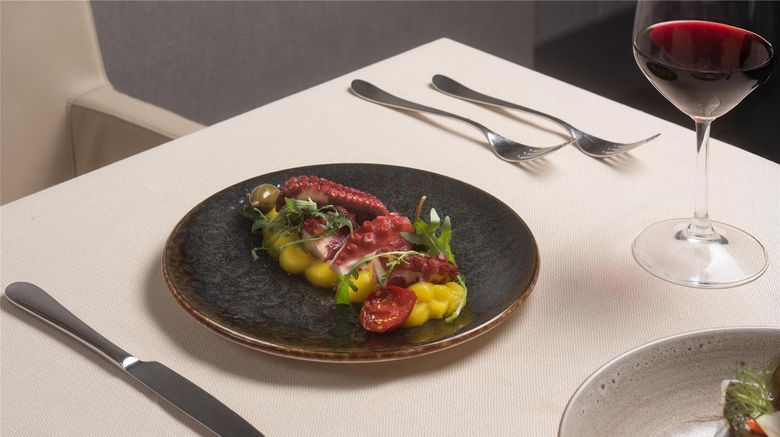 <b>NH Parma Restaurant</b>. Images powered by <a href="https://iceportal.shijigroup.com/" title="IcePortal" target="_blank">IcePortal</a>.