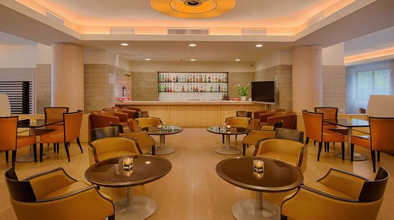 <b>NH Linate Restaurant</b>. Images powered by <a href="https://iceportal.shijigroup.com/" title="IcePortal" target="_blank">IcePortal</a>.