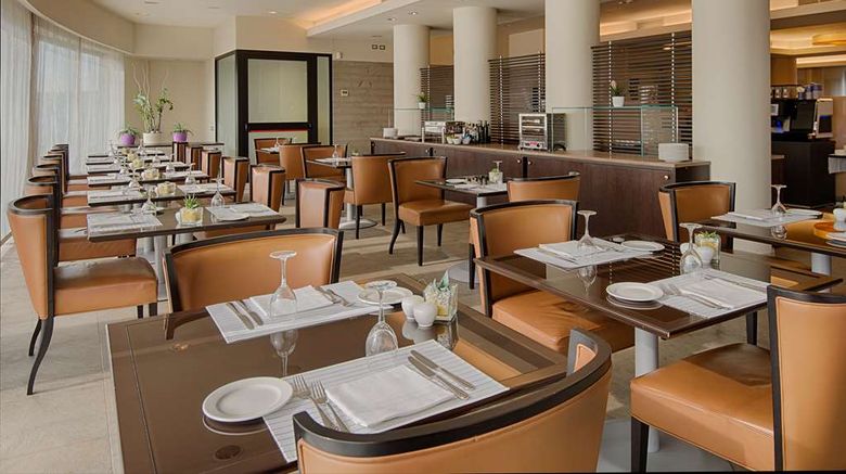 <b>NH Linate Restaurant</b>. Images powered by <a href="https://iceportal.shijigroup.com/" title="IcePortal" target="_blank">IcePortal</a>.