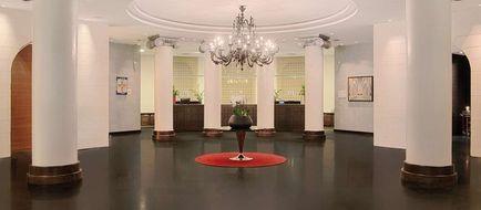 NH Siena Lobby
