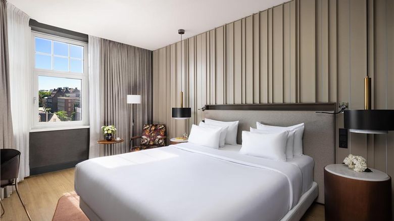 <b>NH Collection Amsterdam Flower Market Room</b>. Images powered by <a href="https://iceportal.shijigroup.com/" title="IcePortal" target="_blank">IcePortal</a>.