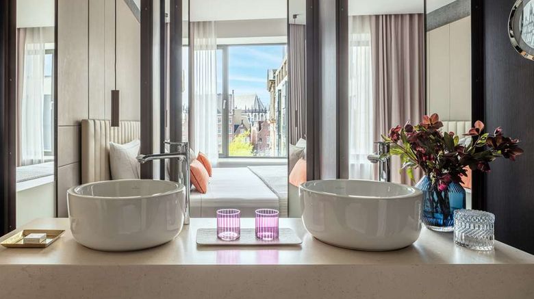 <b>Anantara Grand Hotel Krasnapolsky Room</b>. Images powered by <a href="https://iceportal.shijigroup.com/" title="IcePortal" target="_blank">IcePortal</a>.