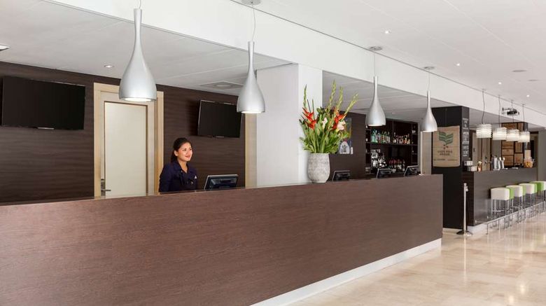 <b>NH Amsterdam Zuid Lobby</b>. Images powered by <a href="https://iceportal.shijigroup.com/" title="IcePortal" target="_blank">IcePortal</a>.