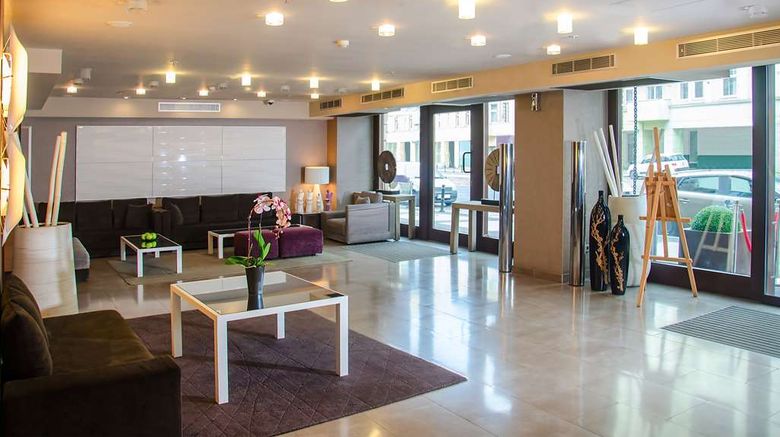 <b>NH Poznan Lobby</b>. Images powered by <a href="https://iceportal.shijigroup.com/" title="IcePortal" target="_blank">IcePortal</a>.
