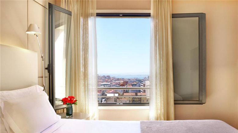 <b>NH Collection Lisboa Liberdade Room</b>. Images powered by <a href="https://iceportal.shijigroup.com/" title="IcePortal" target="_blank">IcePortal</a>.