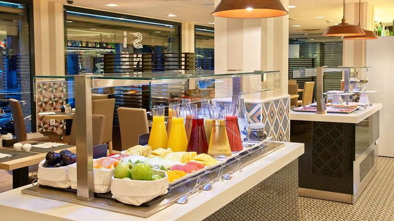 <b>NH Barcelona Les Corts Restaurant</b>. Images powered by <a href="https://iceportal.shijigroup.com/" title="IcePortal" target="_blank">IcePortal</a>.