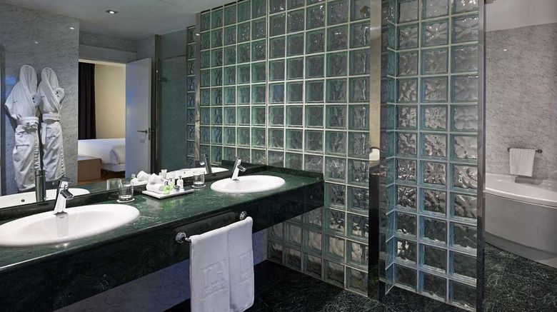 <b>NH Collection Villa de Bilbao Room</b>. Images powered by <a href="https://iceportal.shijigroup.com/" title="IcePortal" target="_blank">IcePortal</a>.