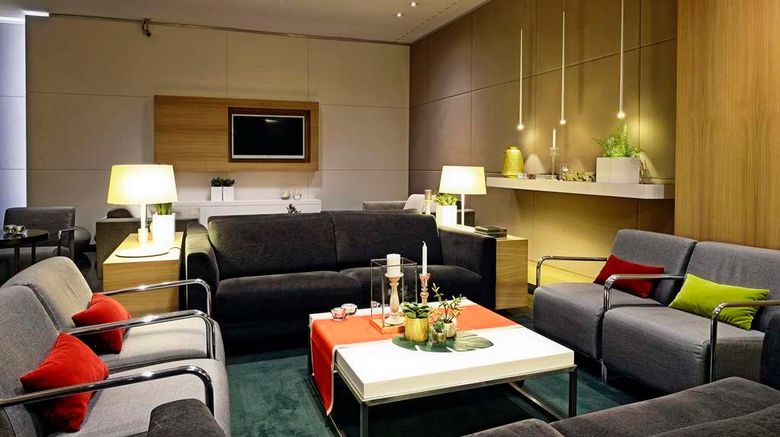 <b>NH Collection Villa de Bilbao Lobby</b>. Images powered by <a href="https://iceportal.shijigroup.com/" title="IcePortal" target="_blank">IcePortal</a>.