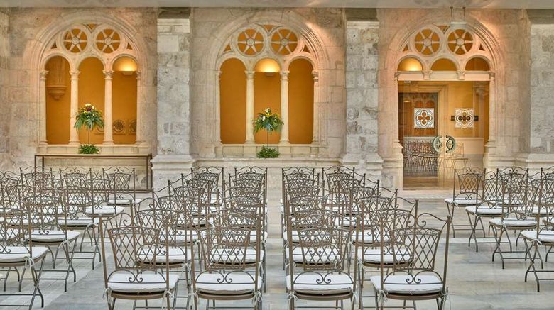 <b>NH Collection Palacio de Burgos Meeting</b>. Images powered by <a href="https://iceportal.shijigroup.com/" title="IcePortal" target="_blank">IcePortal</a>.