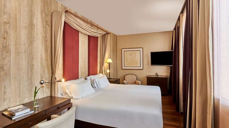 NH Collection Palacio de Burgos Room