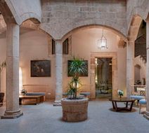 NH Collection Caceres Palacio de Oquendo Lobby