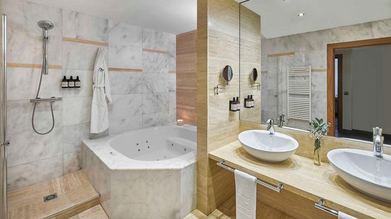 <b>NH Gran Hotel Casino Extremadura Room</b>. Images powered by <a href="https://iceportal.shijigroup.com/" title="IcePortal" target="_blank">IcePortal</a>.