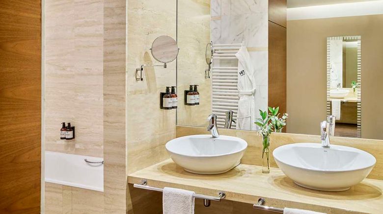 <b>NH Gran Hotel Casino Extremadura Room</b>. Images powered by <a href="https://iceportal.shijigroup.com/" title="IcePortal" target="_blank">IcePortal</a>.
