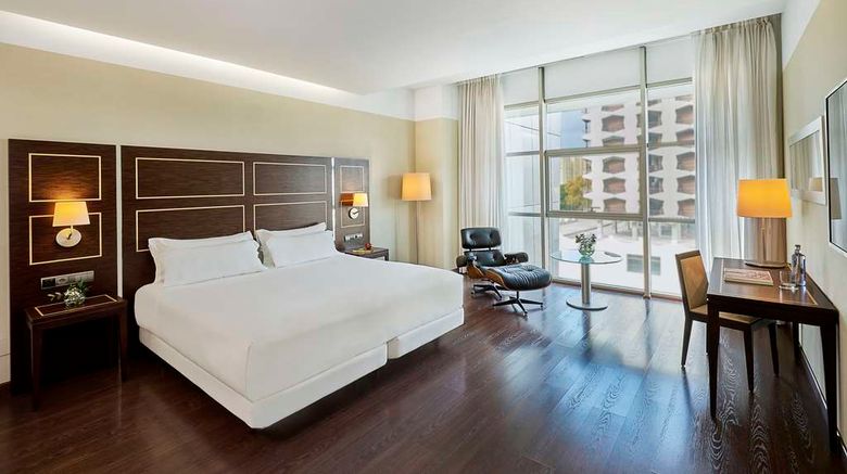 <b>NH Gran Hotel Casino Extremadura Suite</b>. Images powered by <a href="https://iceportal.shijigroup.com/" title="IcePortal" target="_blank">IcePortal</a>.