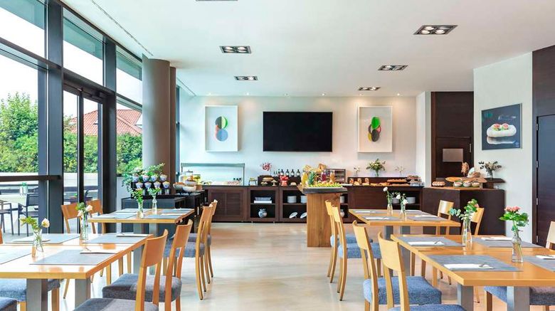 <b>NH Gijon Restaurant</b>. Images powered by <a href="https://iceportal.shijigroup.com/" title="IcePortal" target="_blank">IcePortal</a>.