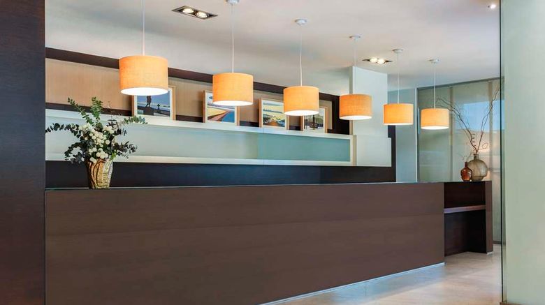 <b>NH Gijon Lobby</b>. Images powered by <a href="https://iceportal.shijigroup.com/" title="IcePortal" target="_blank">IcePortal</a>.