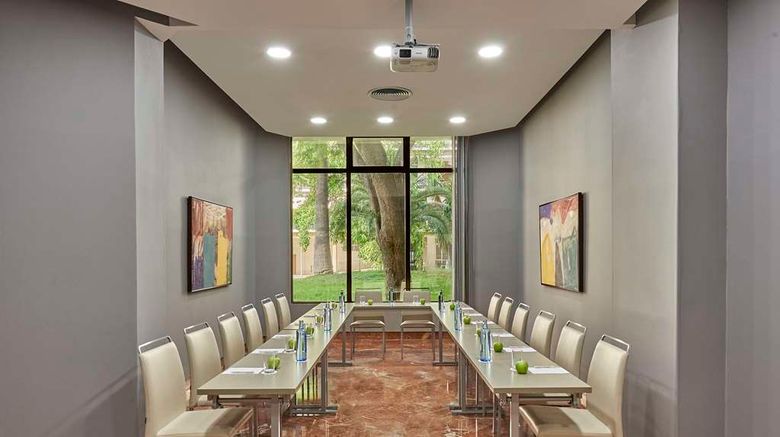 <b>NH Avenida Jerez Meeting</b>. Images powered by <a href="https://iceportal.shijigroup.com/" title="IcePortal" target="_blank">IcePortal</a>.