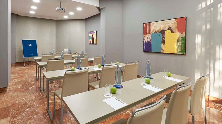 <b>NH Avenida Jerez Meeting</b>. Images powered by <a href="https://iceportal.shijigroup.com/" title="IcePortal" target="_blank">IcePortal</a>.