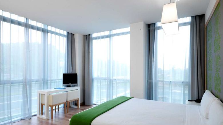 <b>NH La Avanzada Suite</b>. Images powered by <a href="https://iceportal.shijigroup.com/" title="IcePortal" target="_blank">IcePortal</a>.