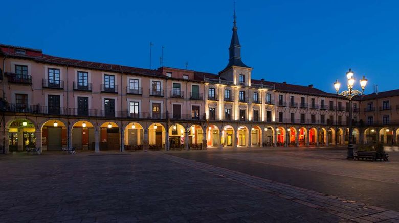 <b>NH Collection Leon Plaza Mayor Exterior</b>. Images powered by <a href="https://iceportal.shijigroup.com/" title="IcePortal" target="_blank">IcePortal</a>.