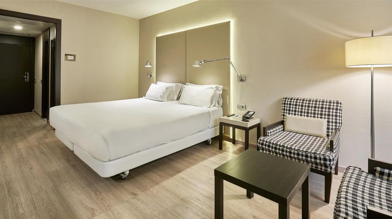 <b>NH Lleida Pirineos Room</b>. Images powered by <a href="https://iceportal.shijigroup.com/" title="IcePortal" target="_blank">IcePortal</a>.