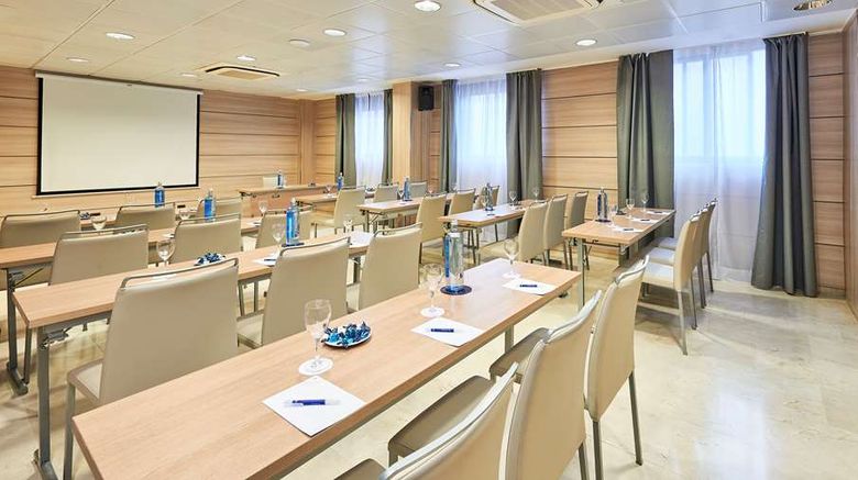 <b>NH Hotel Herencia Rioja Meeting</b>. Images powered by <a href="https://iceportal.shijigroup.com/" title="IcePortal" target="_blank">IcePortal</a>.
