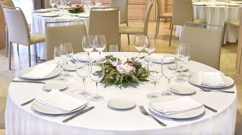 <b>NH Hotel Herencia Rioja Meeting</b>. Images powered by <a href="https://iceportal.shijigroup.com/" title="IcePortal" target="_blank">IcePortal</a>.