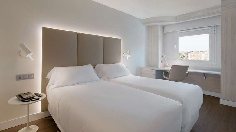 <b>NH Madrid Barajas Airport Room</b>. Images powered by <a href="https://iceportal.shijigroup.com/" title="IcePortal" target="_blank">IcePortal</a>.