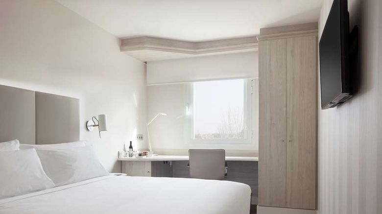<b>NH Madrid Barajas Airport Room</b>. Images powered by <a href="https://iceportal.shijigroup.com/" title="IcePortal" target="_blank">IcePortal</a>.
