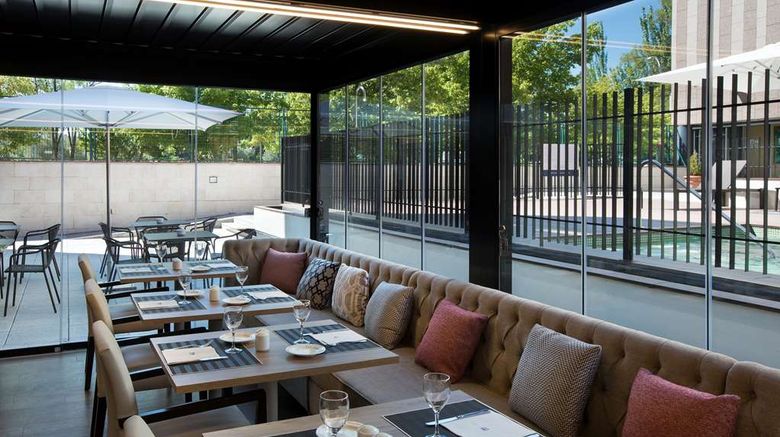 <b>NH Madrid Barajas Airport Restaurant</b>. Images powered by <a href="https://iceportal.shijigroup.com/" title="IcePortal" target="_blank">IcePortal</a>.