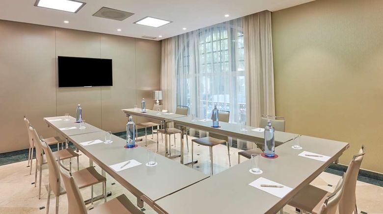 <b>NH Collection Madrid Abascal Meeting</b>. Images powered by <a href="https://iceportal.shijigroup.com/" title="IcePortal" target="_blank">IcePortal</a>.